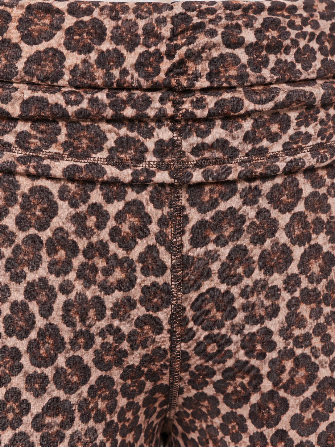 Leopard print leggings — detail view