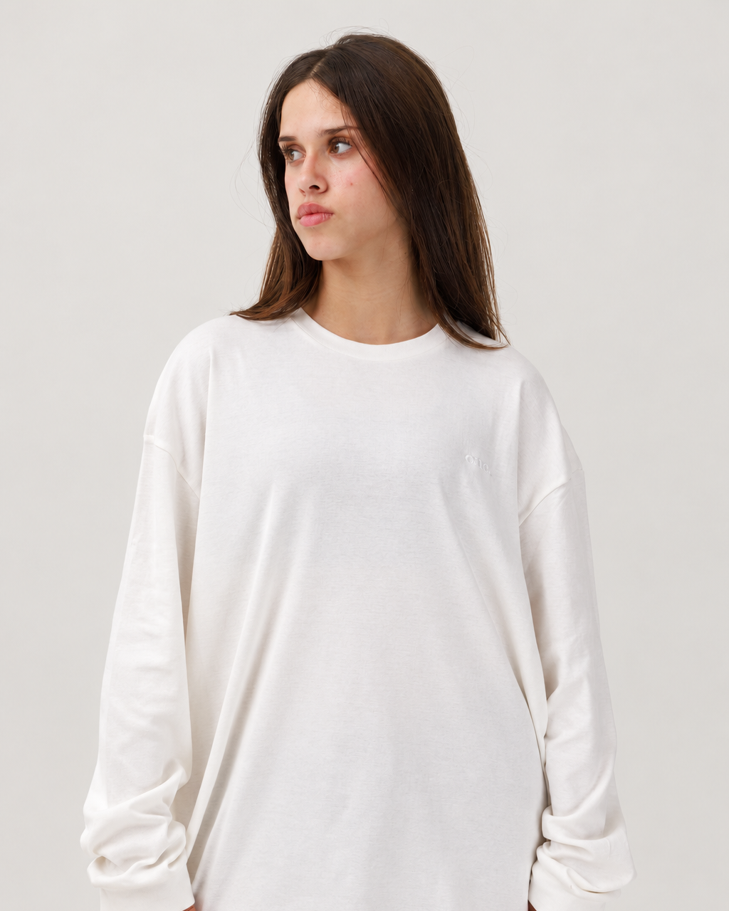Studio Core White — על דוגמנית