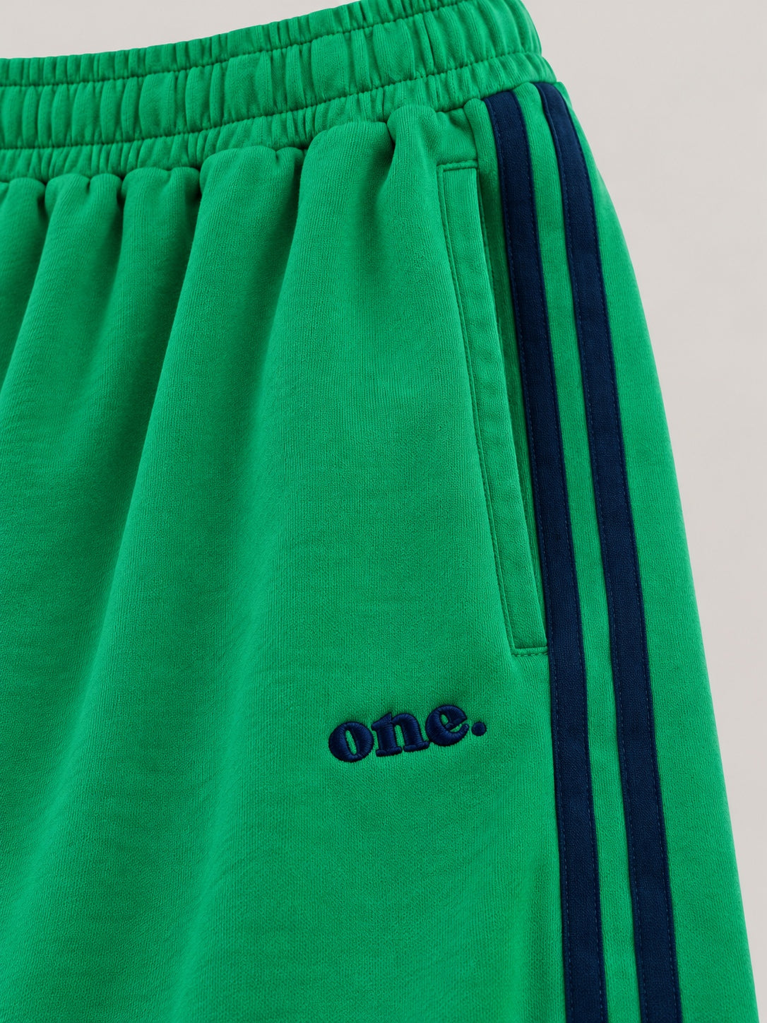 ONE green-detail — source verified product photography