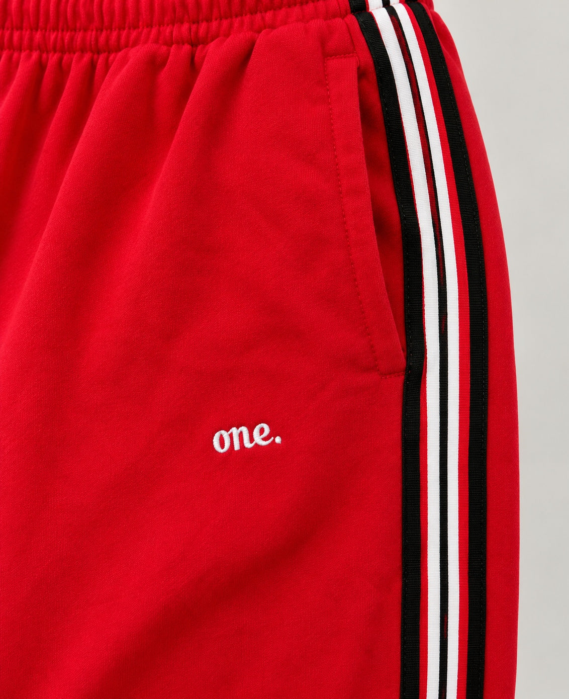 ONE red-detail — source verified product photography