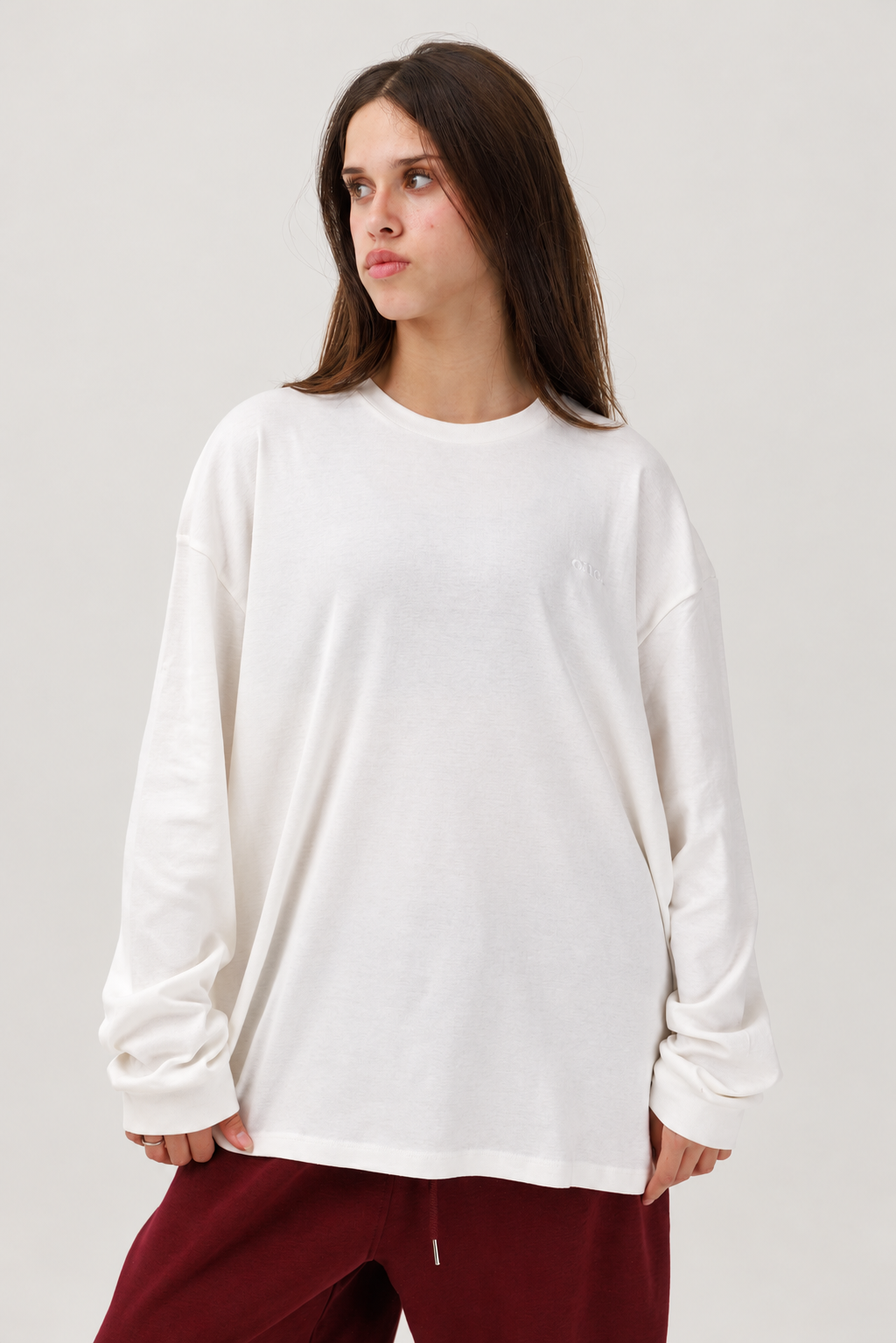 Studio Core White — על דוגמנית